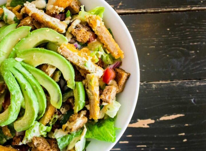 insalata pollo e avocado