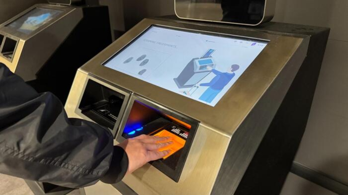 Sistema EES come funziona: addio timbri sul passaporto, impronte digitali e biometria. Cosa non funziona