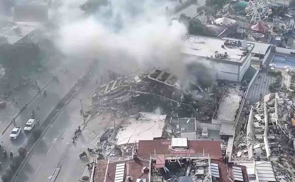 Terremoto in Venezuela, la città fantasma de La Guaira ripresa dall'elicottero: decine di condomini crollati
