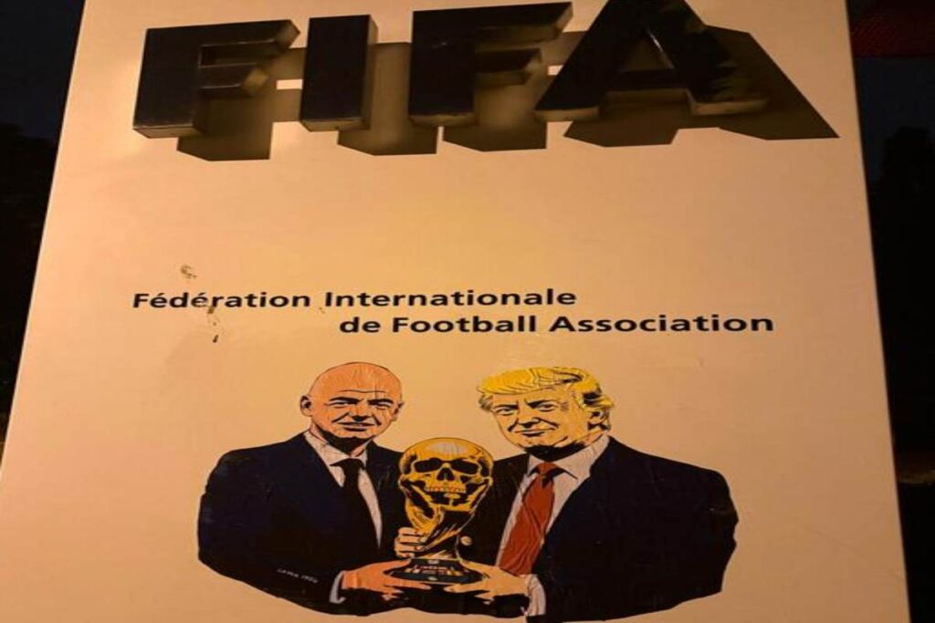 Mondiali: Infantino e Trump con la coppa a forma di teschio, Laika realizza due nuove opere di protesta contro la Fifa