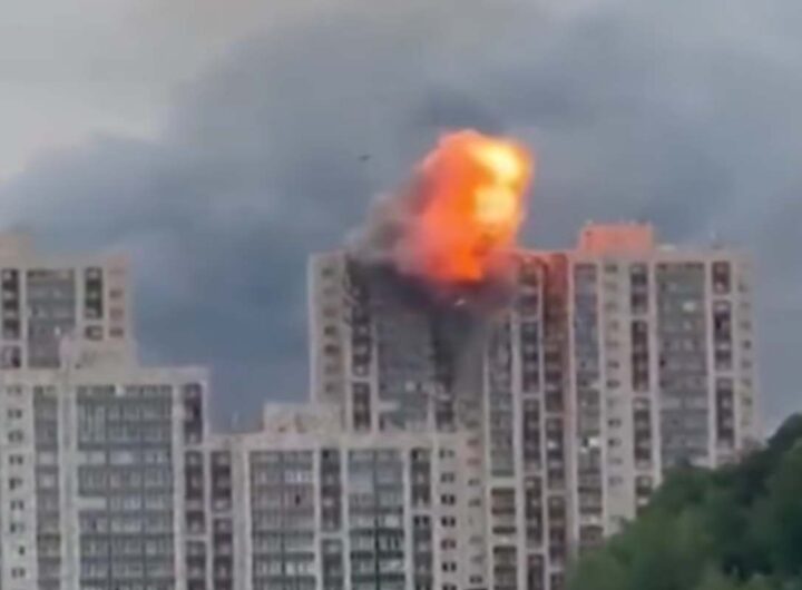 Drone colpisce condominio