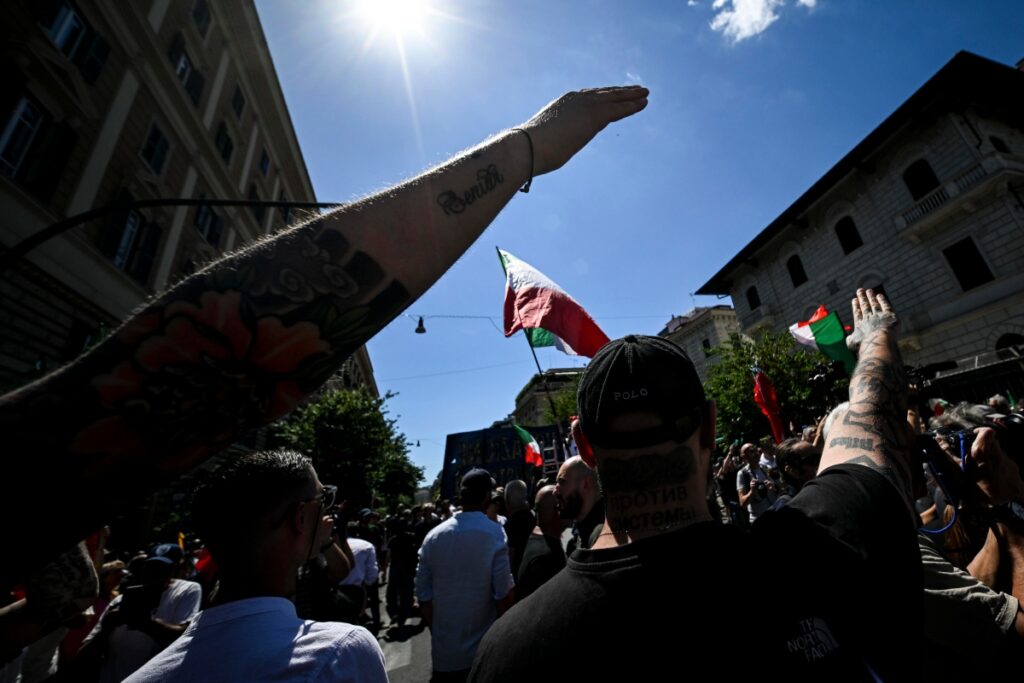 remigrazione saluti romani