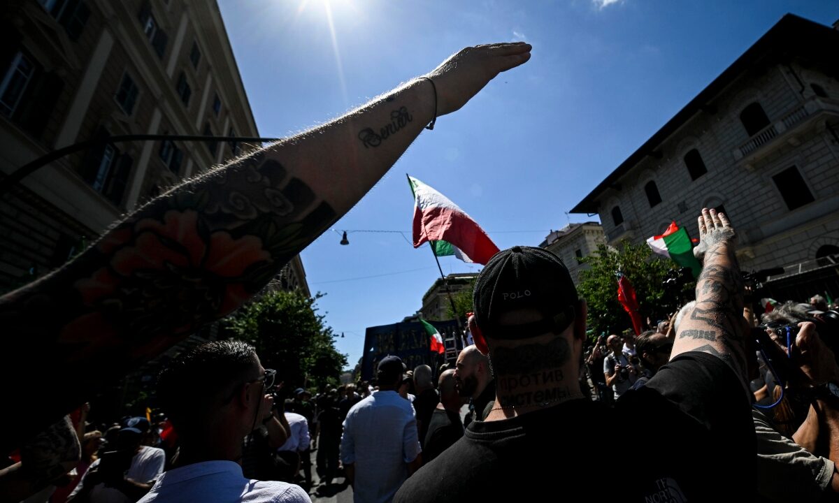 remigrazione saluti romani