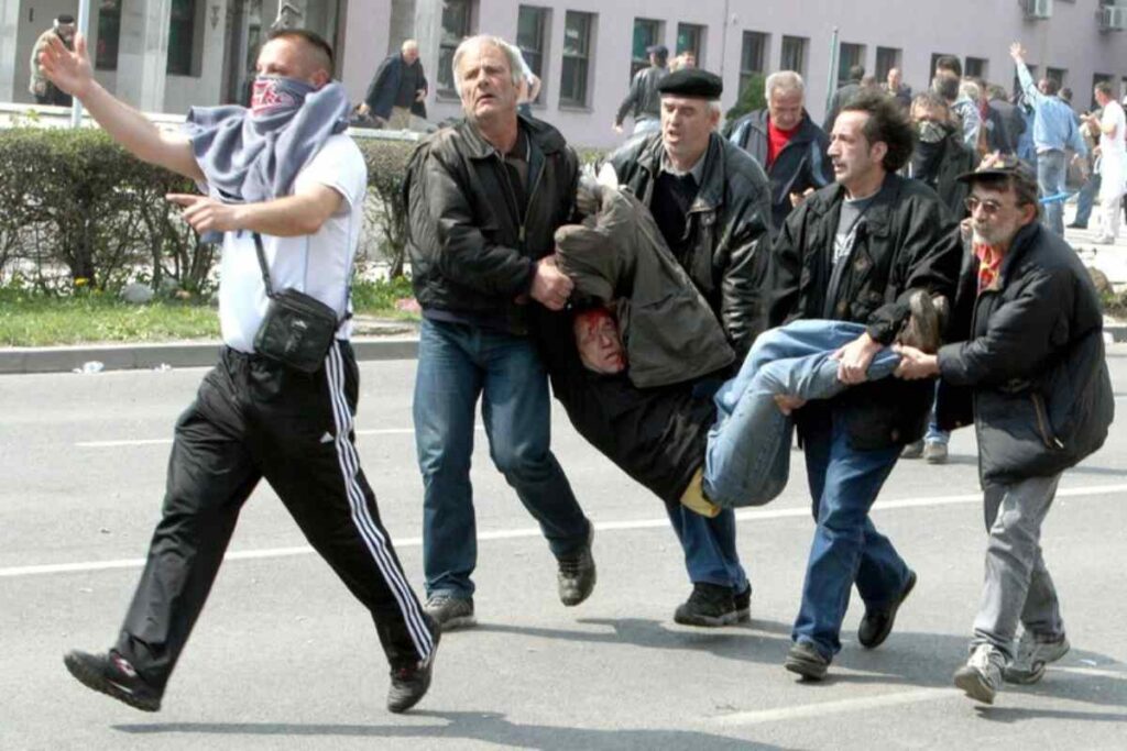Gente in fuga a Sarajevo