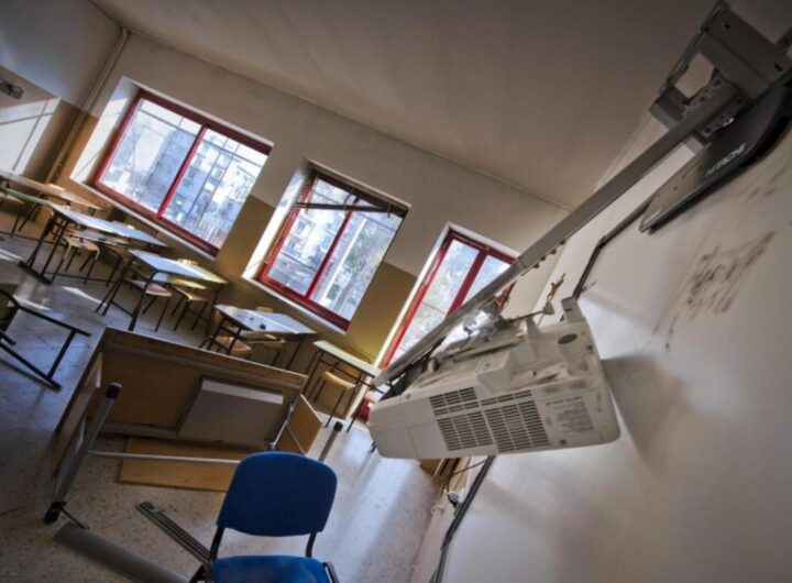 scuola devastata