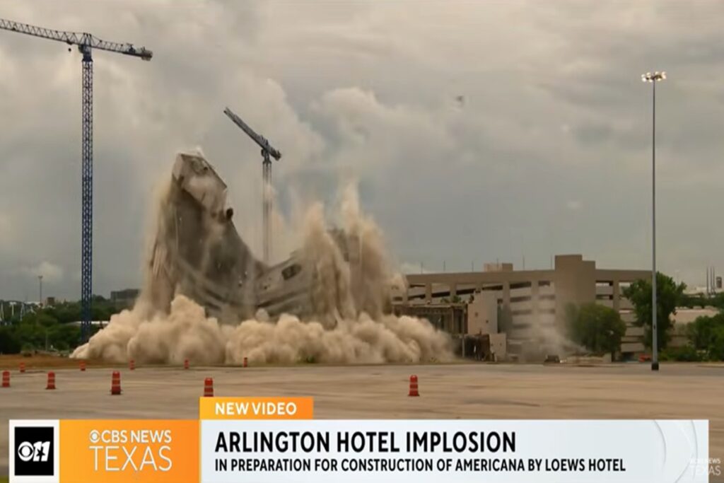 Il video della demolizione dell'hotel Sheraton di Arlington