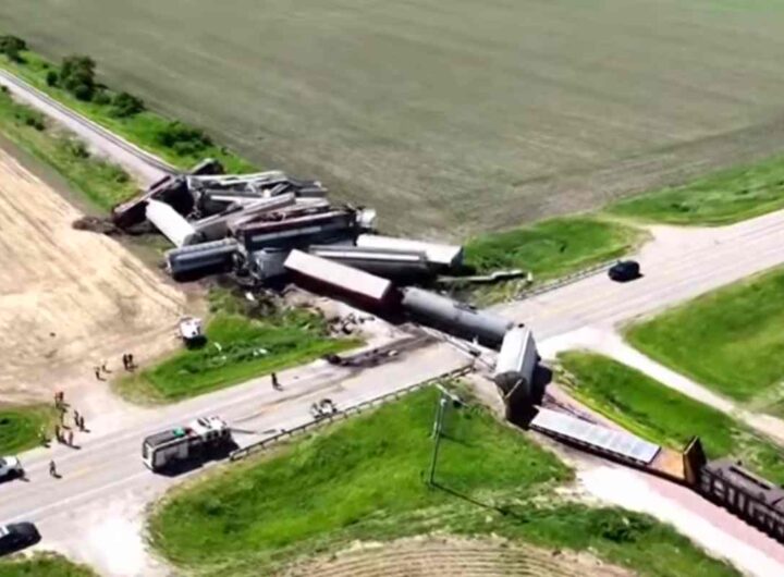 Treno travolge camion