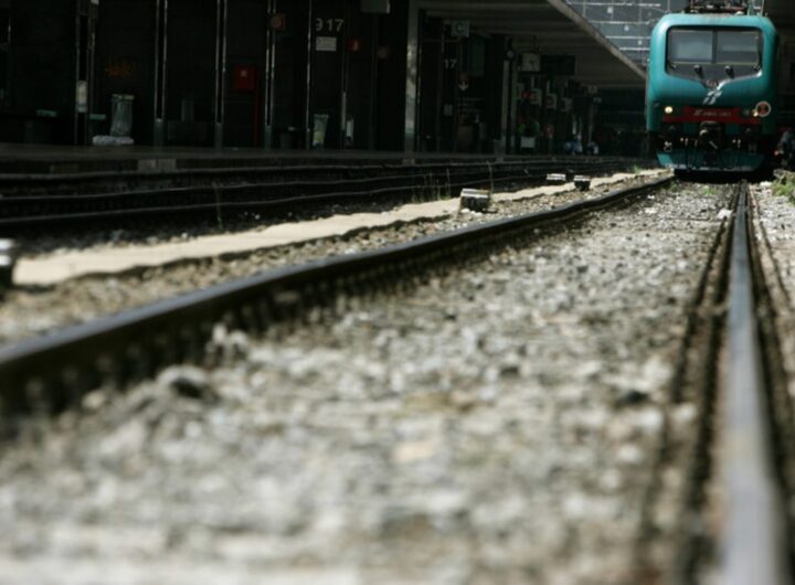 treno su rotaie