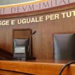 Bambini legati alle sedie e zittiti con scotch sulla bocca. Maestra condannata a 4 anni