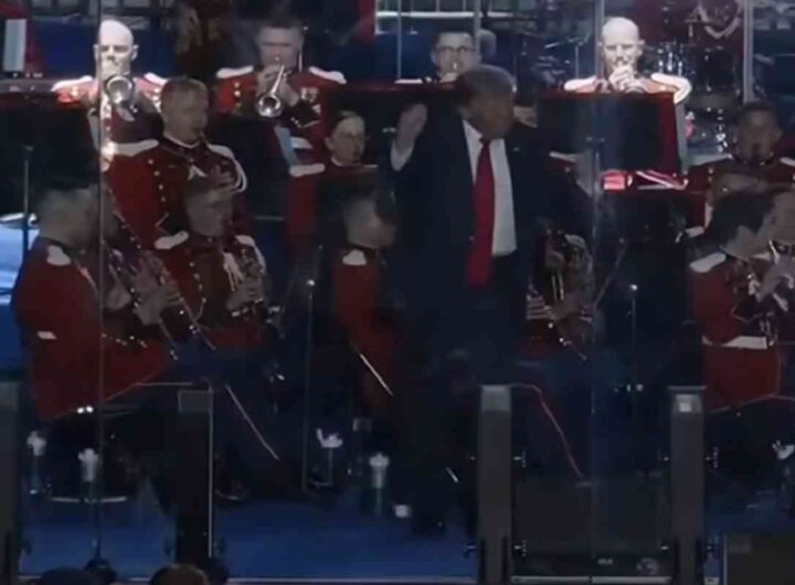 Il video di Trump che balla "Ymca" alla festa per i 250 anni dell'indipendenza americana