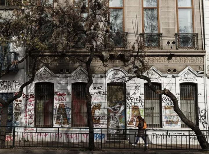 Dei graffiti sul muro