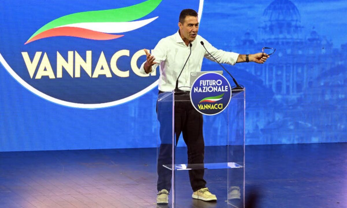 Vannacci posta il sondaggio: "Noi al 6,6%". Arianna Meloni: "Siamo noi la destra"