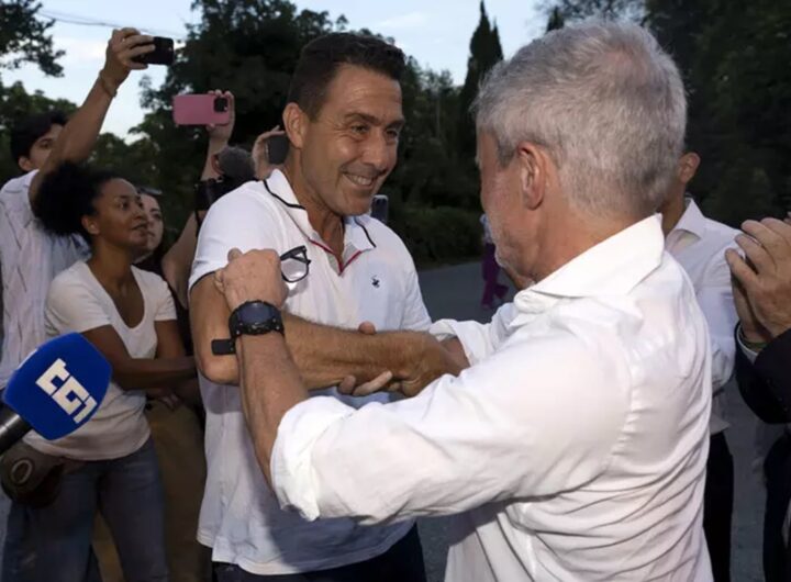 L'ex generale Roberto Vannacci e l'ex sindaco di Roma Gianni Alemanno