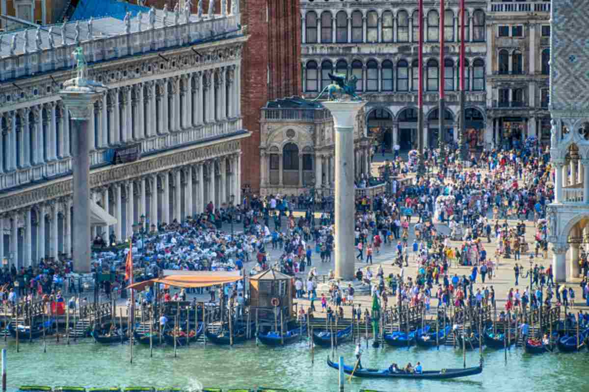 Venezia invasa da turisti