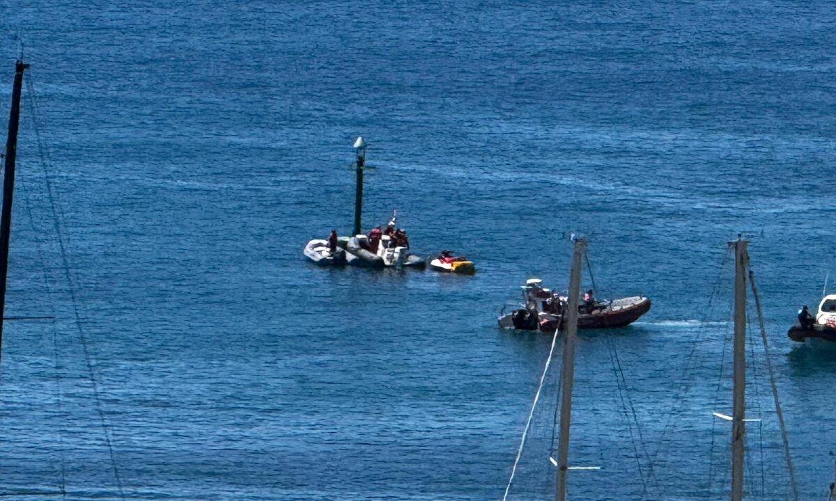 Ventimiglia, ritrovati a poca distanza i cadaveri dei due giovani scomparsi in mare il 9 giugno dopo un tuffo dalla scogliera. Le foto delle ricerche