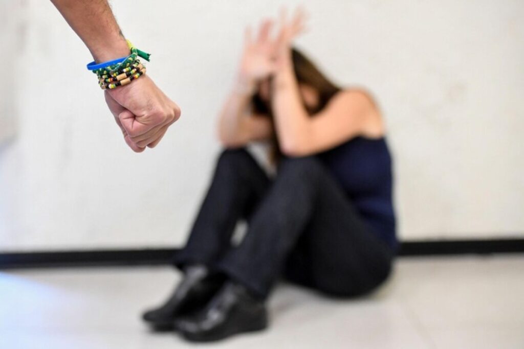 violenza su ragazza