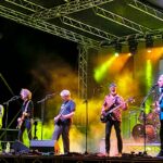 I Gong con Steve Hillage sul palco durante il concerto al MoonJune Festival di Teramo
