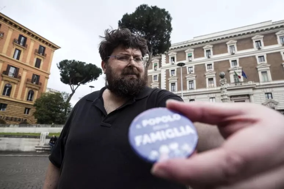 Mario Adinolfi: “Invidio Lavitola, lui accusato di strage a piede libero, io ai domiciliari per scommesse”