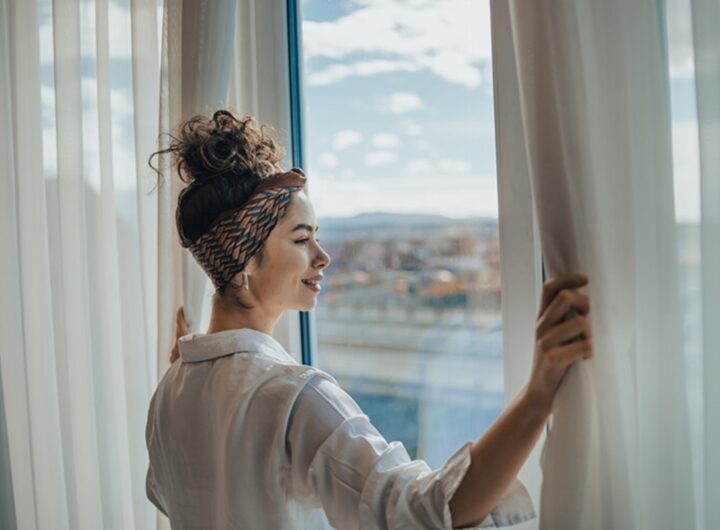 Una donna alla finestra