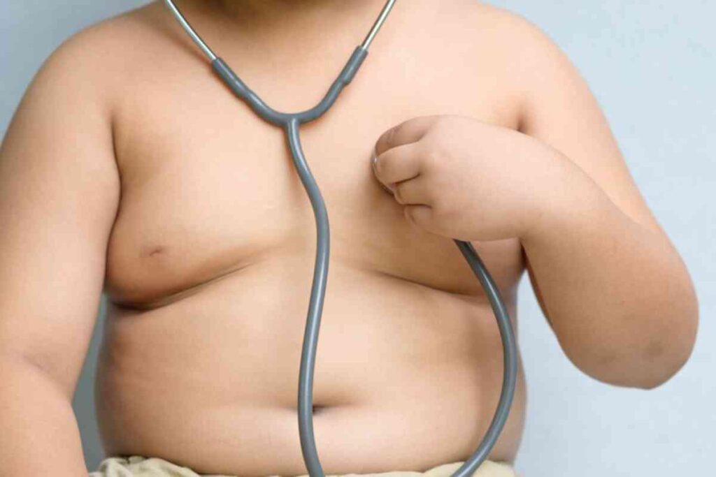 L'accusa della Bbc: "Bimbi italiani in sovrappeso per colpa di pizza, pasta e pane". Il caso del giovane che pesa 170 kg
