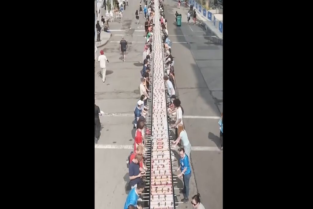 Il video del biliardino più lungo del mondo
