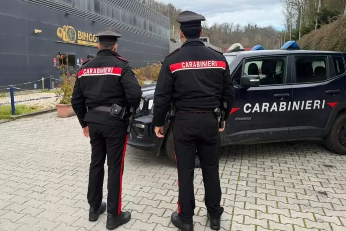 Napoli, 16enne accoltellò due coetanei per fare un favore all’amico detenuto. “Chi è ‘sto scemo?”, l’offesa