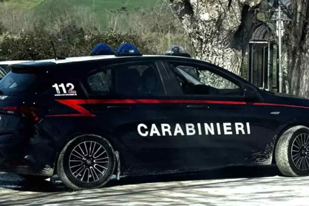 Un'auto dei Carabinieri