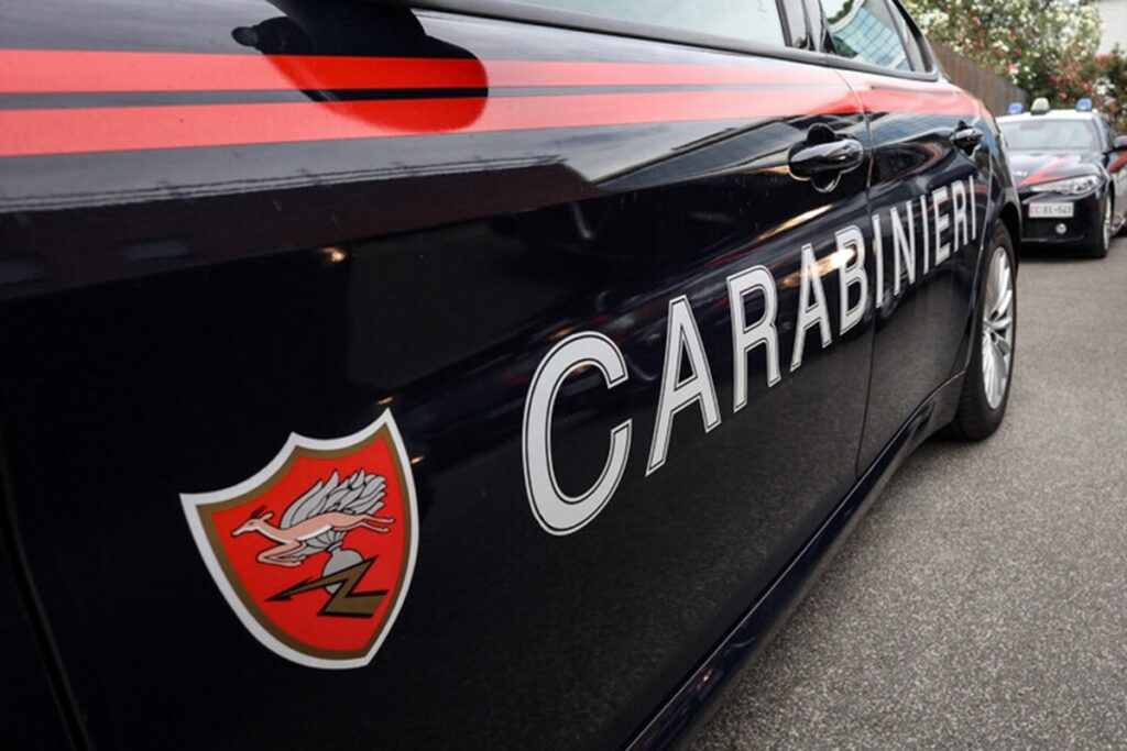 Una volante dei carabinieri