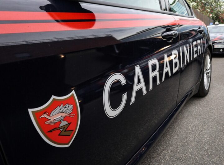 Una volante dei carabinieri
