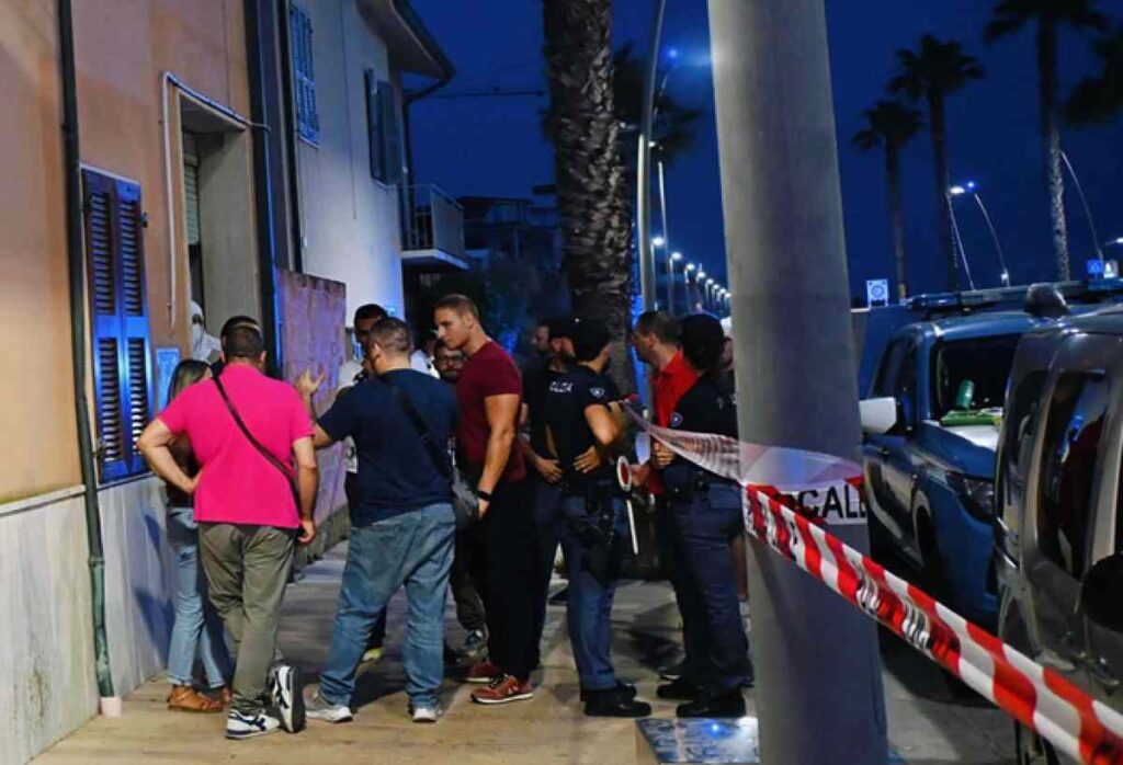 Ucciso a 62 anni a coltellate durante una lite in casa, arrestata la compagna