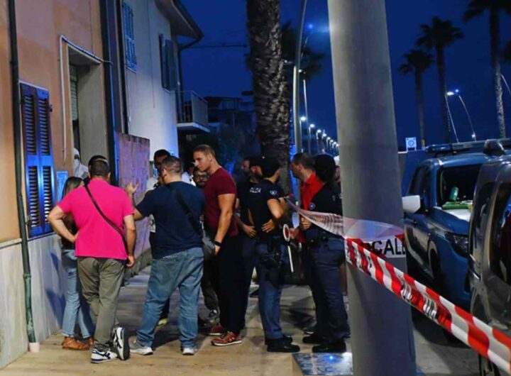 Ucciso a 62 anni a coltellate durante una lite in casa, arrestata la compagna