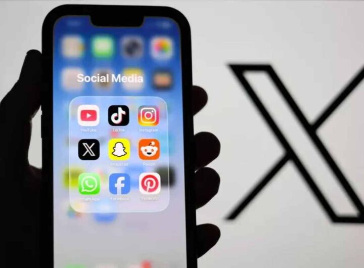 Un telefonino con le icone dei social network