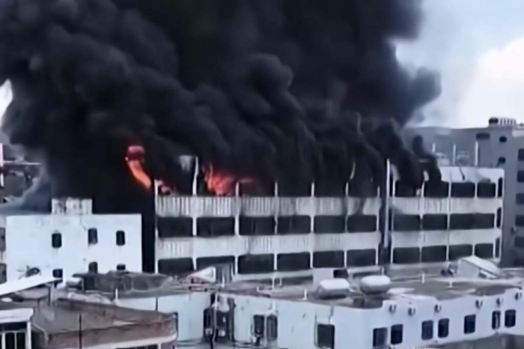 Incendio in una fabbrica