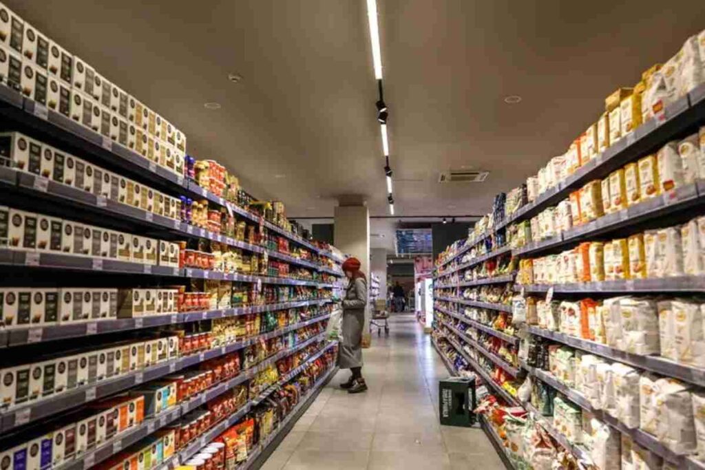 Al via dal 15 luglio la stretta sulla shrinkflation per contrastare i rincari nascosti dei prodotti confezionati