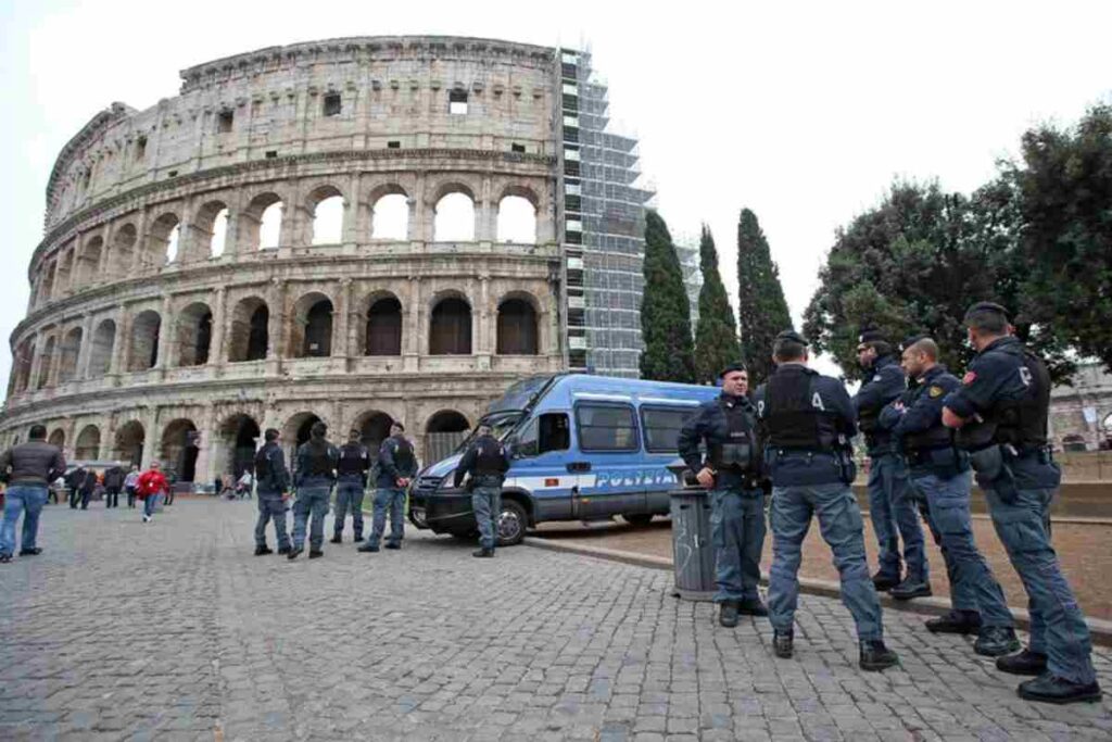 Polizia al Colosseo