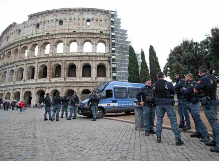 Polizia al Colosseo
