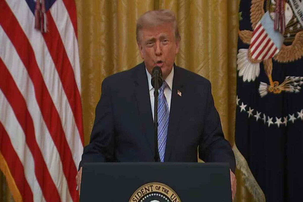 Trump, discorso alla nazione: "Nel 2020 la Cina ha rubato milioni di dati, colpa dei voti elettronici e postali non sicuri"