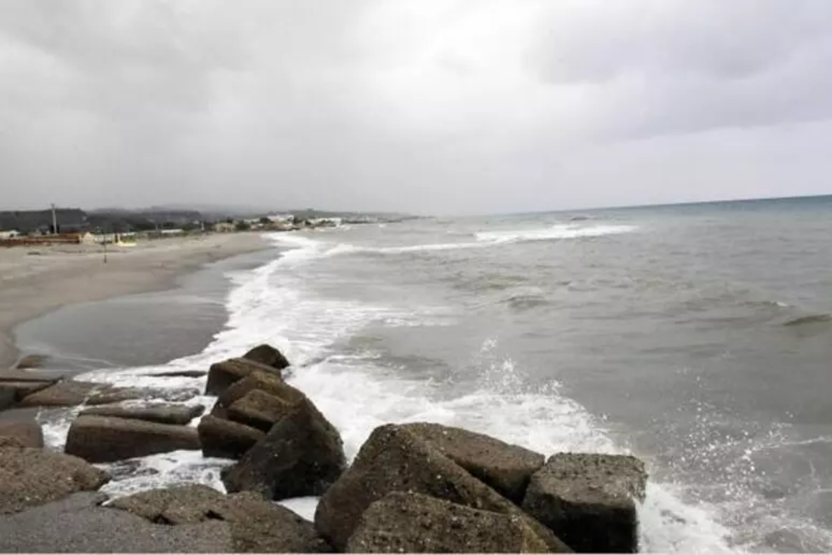 Collisione in alto mare a Filicudi: peschereccio semi-affondato da catamarano. Feriti lievi