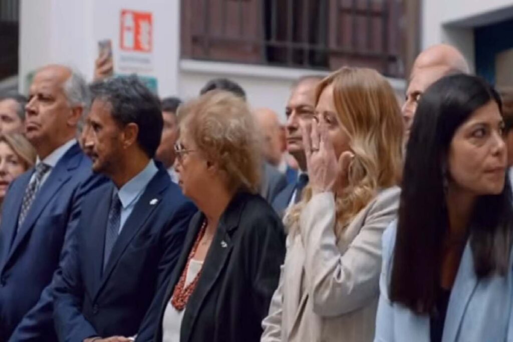 Il video di Giorgia Meloni che si commuove davanti alla Croma su cui viaggiavano Falcone e la moglie
