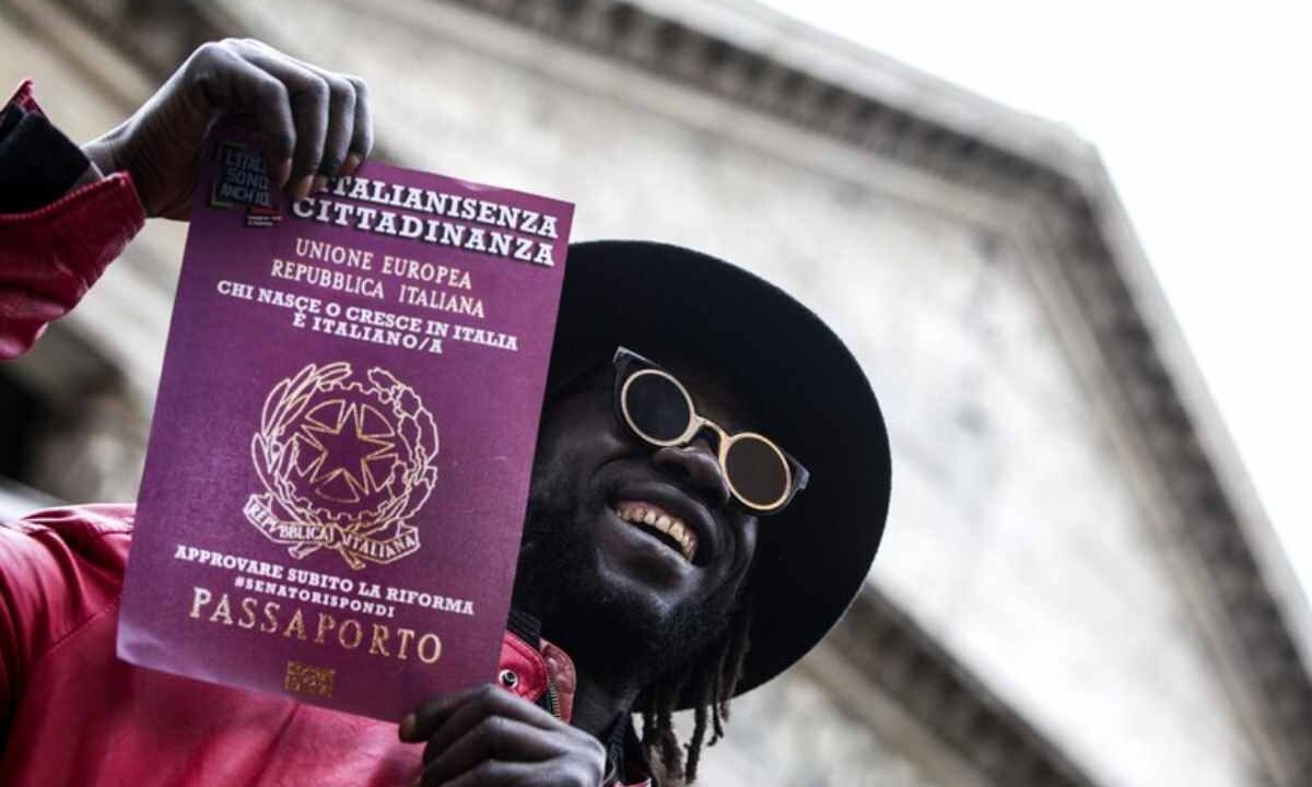 Un immigrato reclama la cittadinanza
