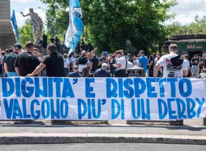 20mila tifosi della Lazio sfilano contro il presidente Lotito