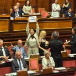 m5s occupa banchi governo