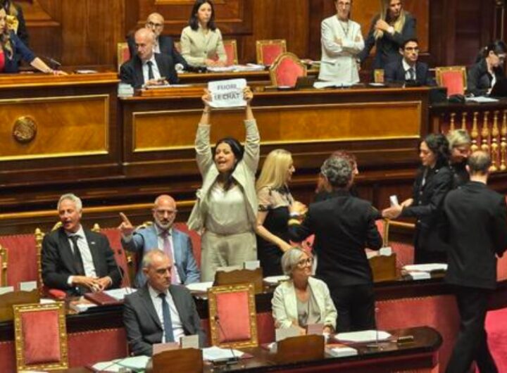 m5s occupa banchi governo
