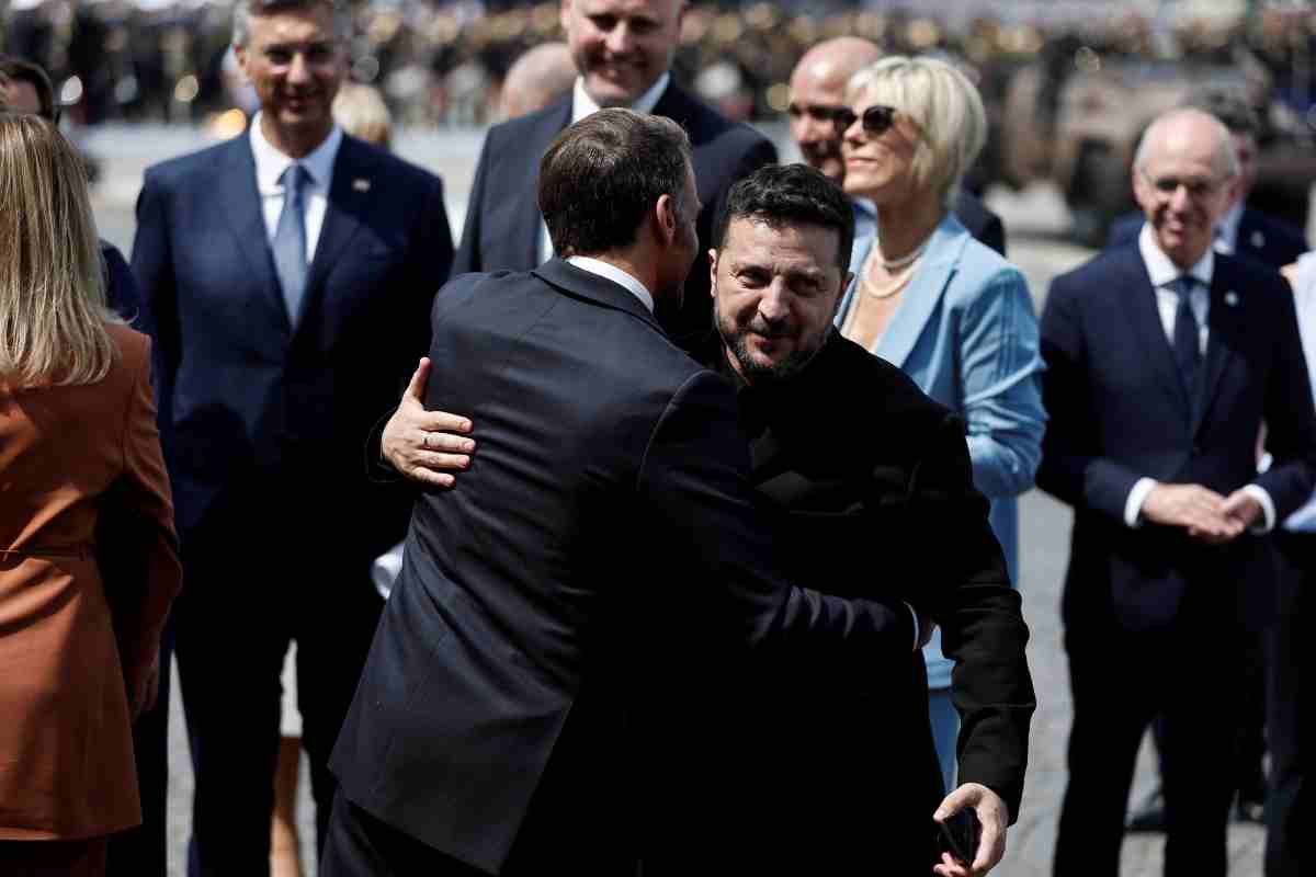 Macron e Zelensky