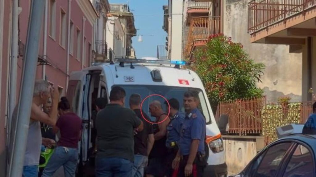 uccide il fratello con la mannaia