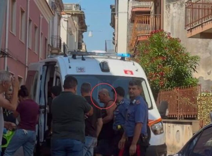 uccide il fratello con la mannaia