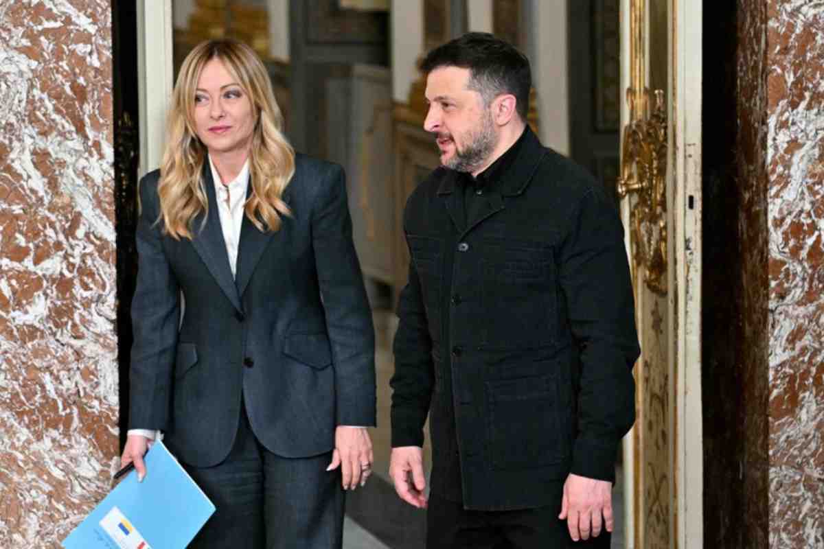 Vertice Nato, l’Italia frena sull’Ucraina: “Soldi solo per il 2026. Aiuti non militari ma energetici”