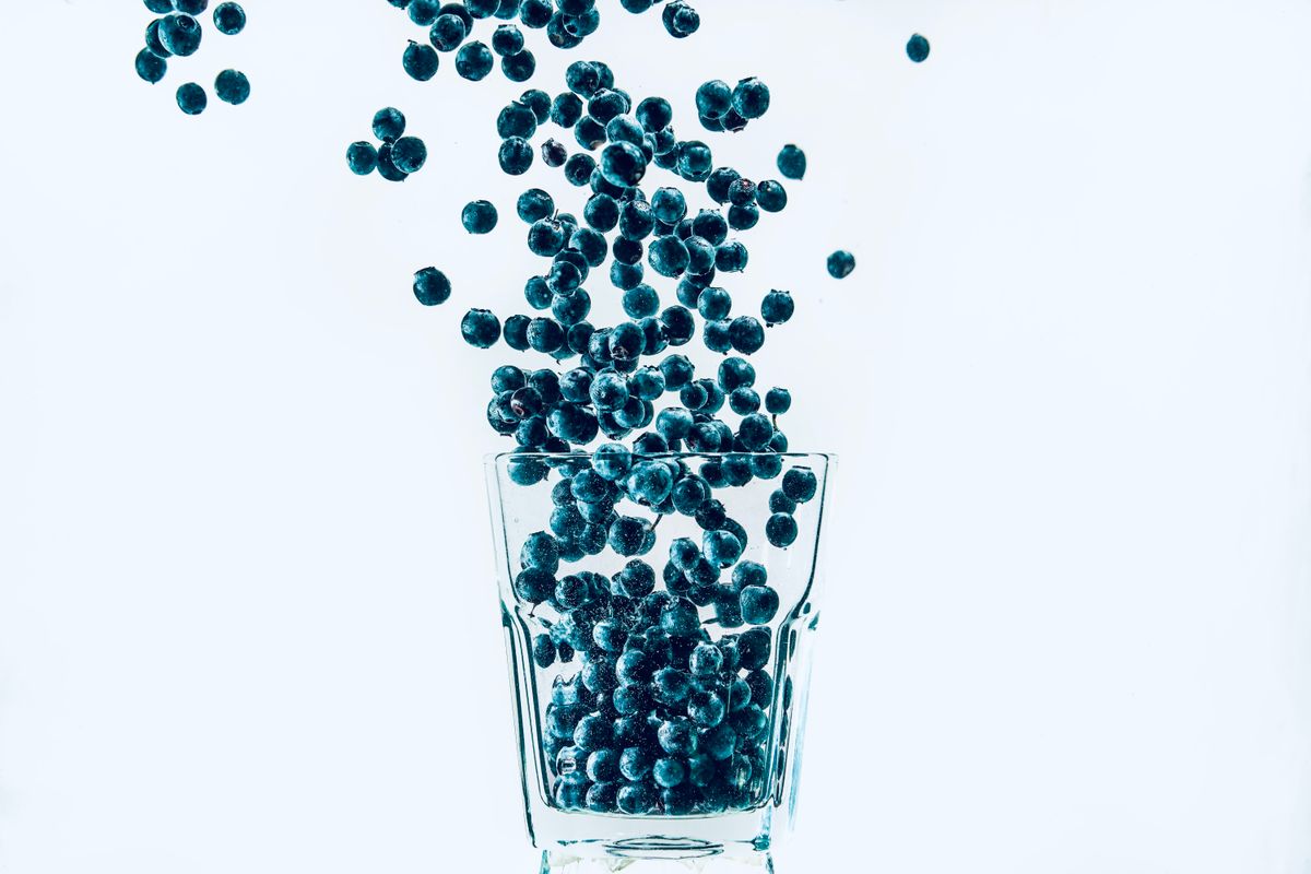 Lo smoothie ricco di antiossidanti che tutti dovrebbero provare in estate: fresco, cremoso e pronto in 5 minuti