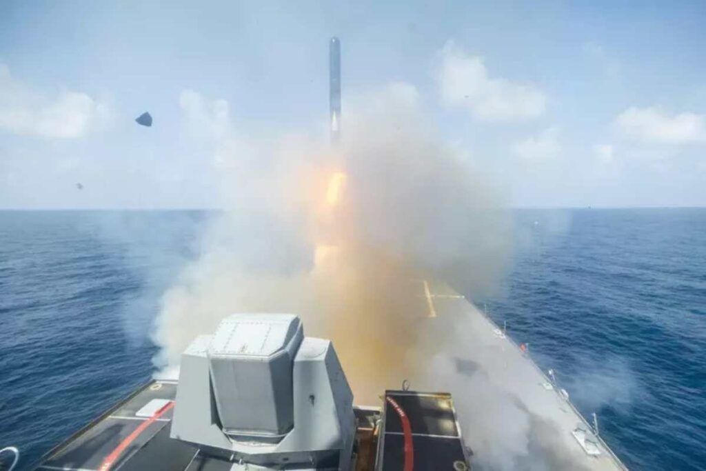 Missili lanciati verso l'Iran