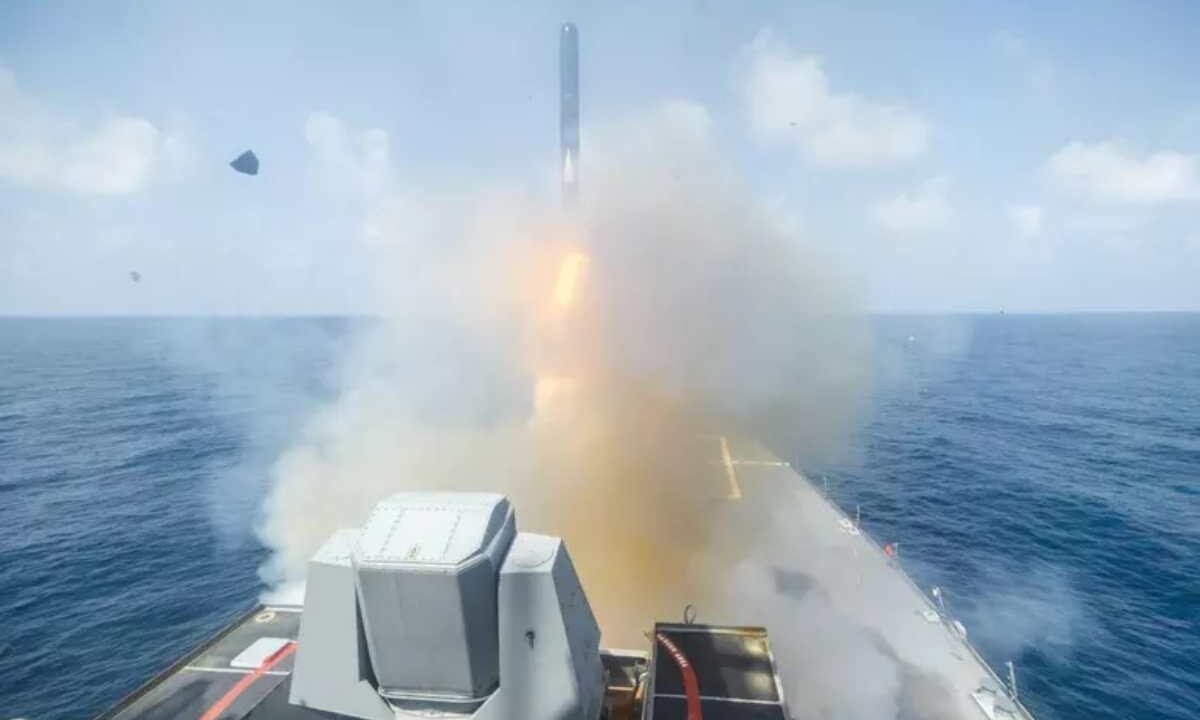 Missili lanciati verso l'Iran